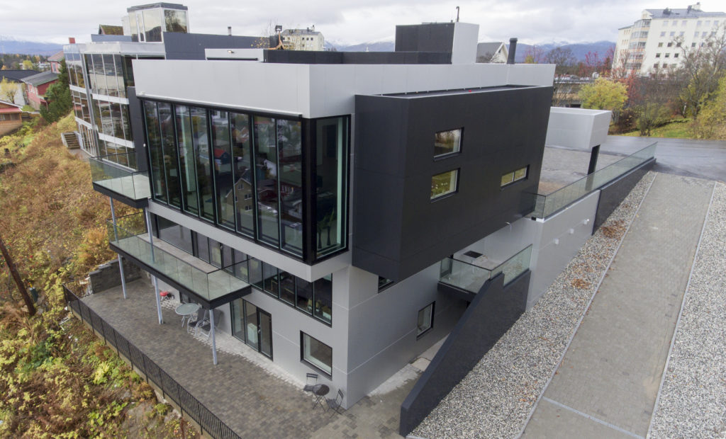 Fantastisk enebolig i Tromsø med vedlikeholdsfri fasade i form av 800 kvm fasadeplater fra Alutile
